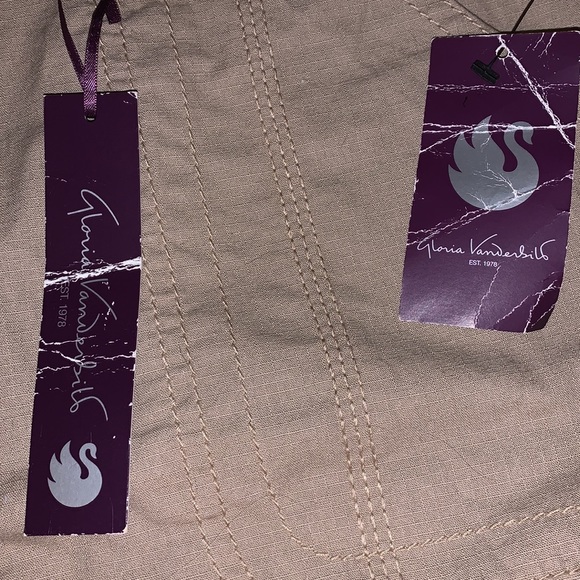 Gloria Vanderbilt Skort size 16 khaki. - Picture 2 of 5